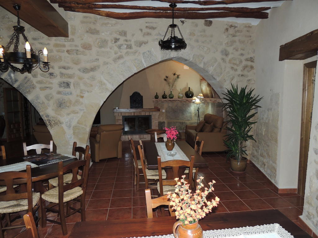 Las Bodegas Del Gilo Valdealgorfa Екстериор снимка